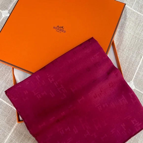Hermes men’s red pocket square - Picture 1 of 6
